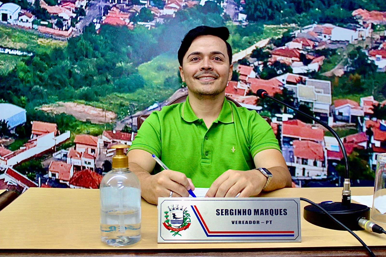 Vereador Serginho Marques cobra manutenção urgente do parquinho da Praça São Benedito