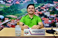 Vereador Serginho Marques cobra manutenção urgente do parquinho da Praça São Benedito