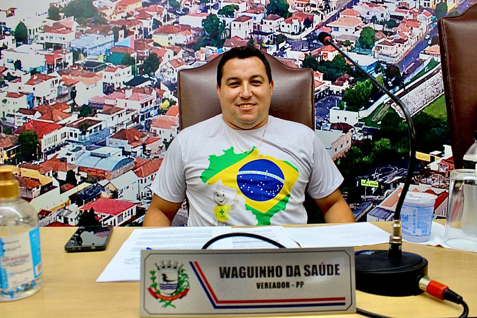 Vereador Waguinho da Saúde cobra esclarecimentos sobre atraso na iluminação pública em LED em Jacarezinho